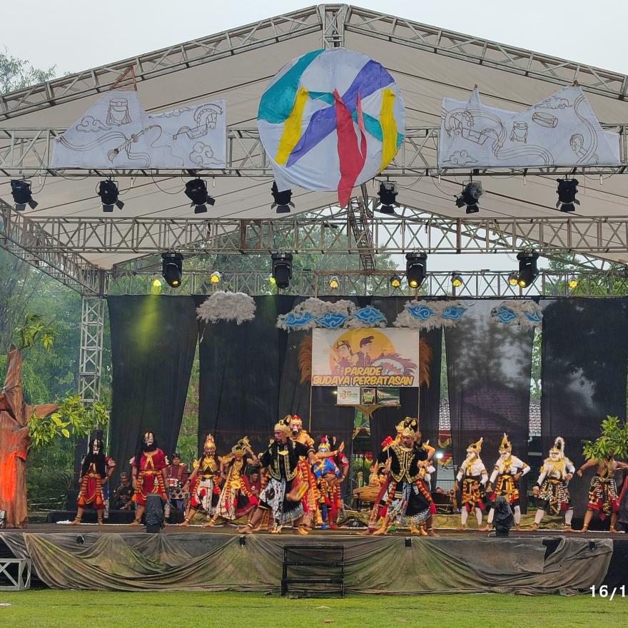 Reog Manunggal Budoyo Kujon Kidul Meriahkan Parade Budaya Perbatasan